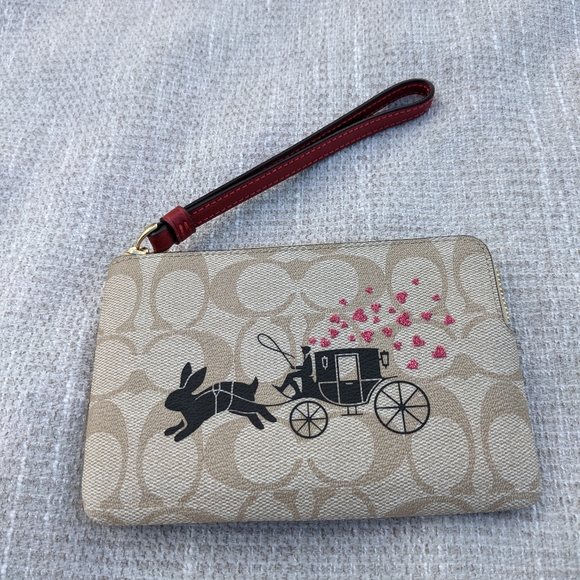 COACH Lunar New Year Rabbit Wristlet Signature Carriage w/Rabbit CF372 NWT - Picture 4 of 11